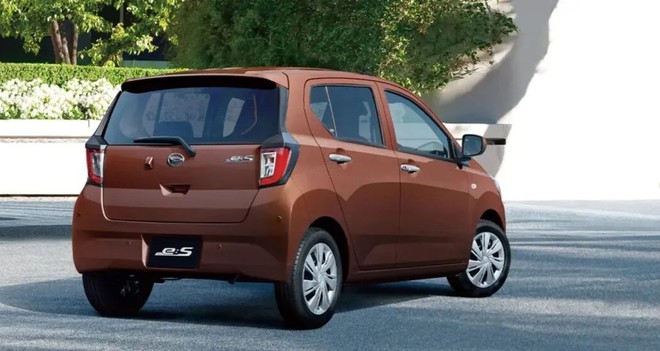 H&atilde;ng con Toyota l&agrave;m xe nhỏ gi&aacute; quy đổi chỉ 180 triệu đồng: Kh&ocirc;ng cần hybrid vẫn chỉ &lsquo;ăn&rsquo; 3,7L/100km, c&oacute; 4WD, ADAS kh&ocirc;ng k&eacute;m SUV cao cấp - Ảnh 10.