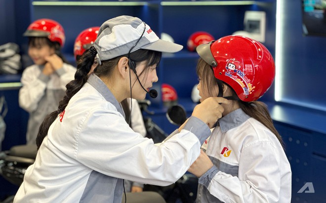 T&ocirc;i t&igrave;m được một nơi ở H&agrave; Nội m&agrave; cả bố v&agrave; con đều nghiền: Lắp xe m&aacute;y, l&aacute;i &ocirc; t&ocirc;, điều khiển m&aacute;y bay như phi c&ocirc;ng - Ảnh 12.