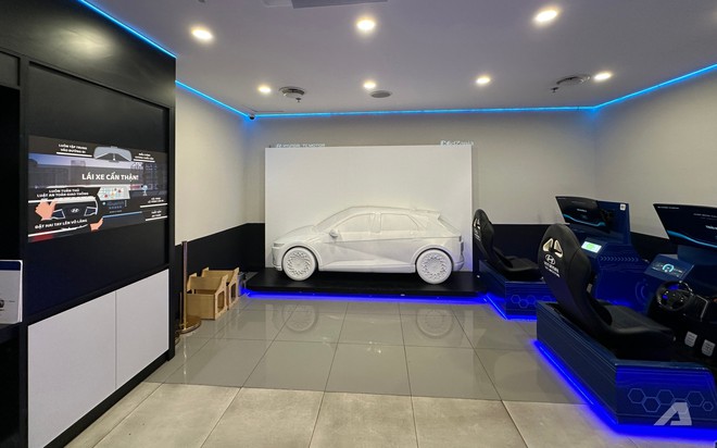 T&ocirc;i t&igrave;m được một nơi ở H&agrave; Nội m&agrave; cả bố v&agrave; con đều nghiền: Lắp xe m&aacute;y, l&aacute;i &ocirc; t&ocirc;, điều khiển m&aacute;y bay như phi c&ocirc;ng - Ảnh 16.