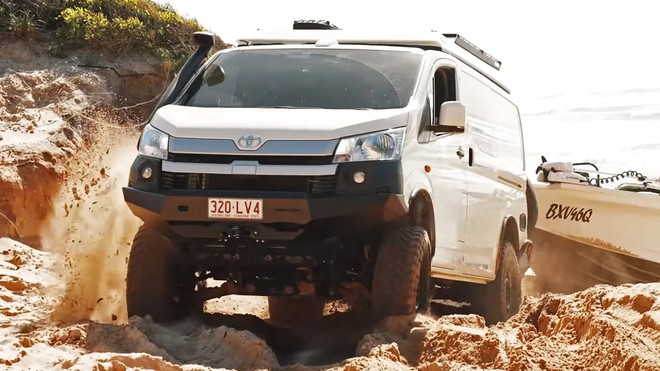 Chiếc Toyota Hiace n&agrave;y c&oacute; khả năng off-road cực đỉnh nhờ d&ugrave;ng hệ dẫn động 4x4 của Land Cruiser, lốp b&eacute;o, giảm x&oacute;c &lsquo;hạng nặng&rsquo; - Ảnh 3.