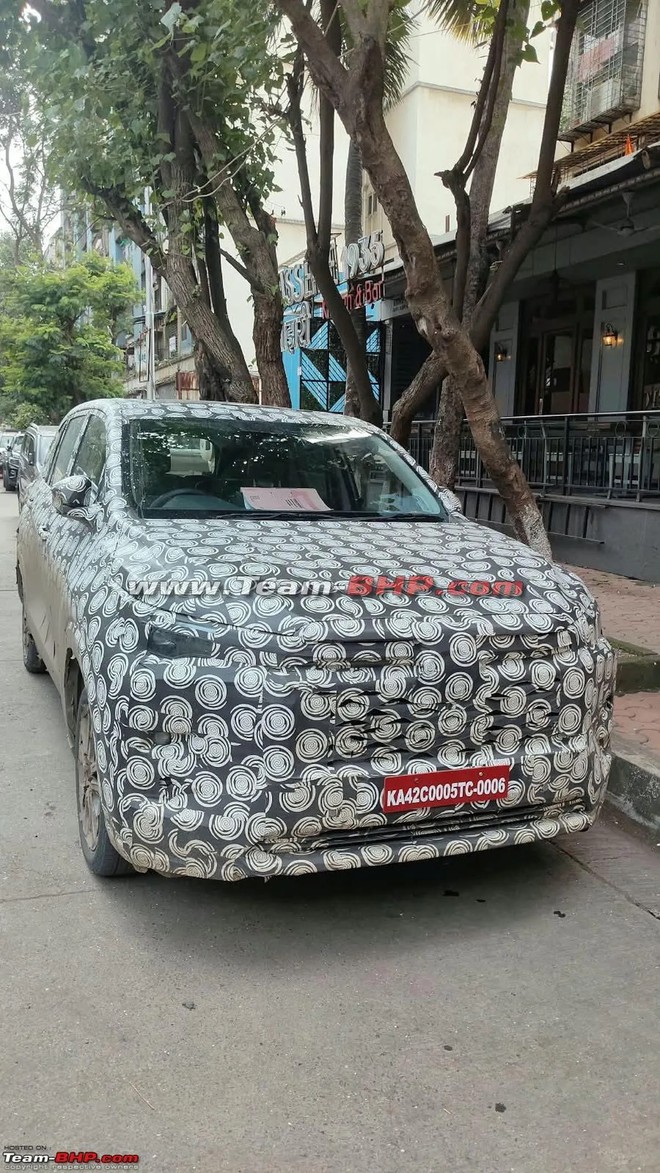 Toyota Innova Cross lộ th&ecirc;m ảnh nội thất: Ghế như bản hiện h&agrave;nh, t&aacute;p-l&ocirc; đổi t&ocirc;ng m&agrave;u, m&agrave;n h&igrave;nh cỡ lớn - Ảnh 5.