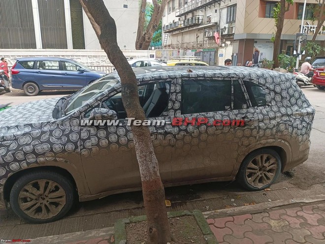 Toyota Innova Cross lộ th&ecirc;m ảnh nội thất: Ghế như bản hiện h&agrave;nh, t&aacute;p-l&ocirc; đổi t&ocirc;ng m&agrave;u, m&agrave;n h&igrave;nh cỡ lớn - Ảnh 4.