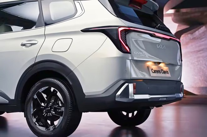 Lộ th&ecirc;m ảnh Kia Carens ở Việt Nam: Chưa c&oacute; ADAS, đủ cảm biến trước/sau, v&agrave;nh 17 inch, dễ l&agrave; bản ti&ecirc;u chuẩn - Ảnh 7.