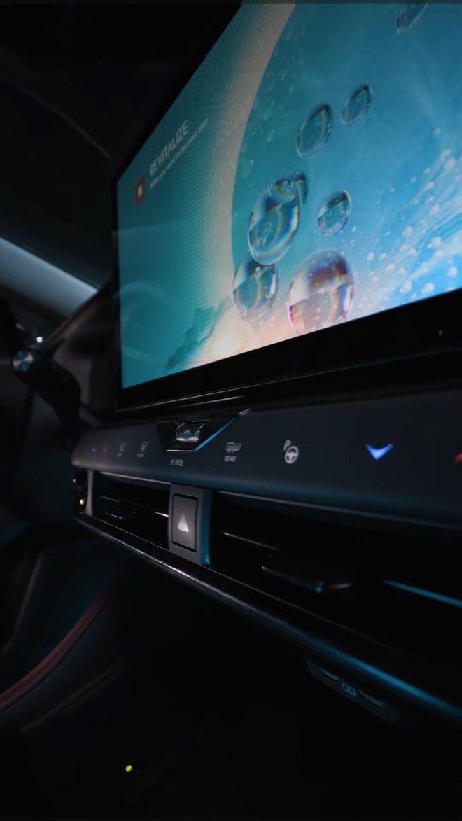 Lexus NX lộ nhiều chi tiết trước giờ ra mắt: Bỏ lưới tản nhiệt truyền thống, m&agrave;n 14inch, v&ocirc;-lăng giống ES, ghế đỏ lạ mắt - Ảnh 2.