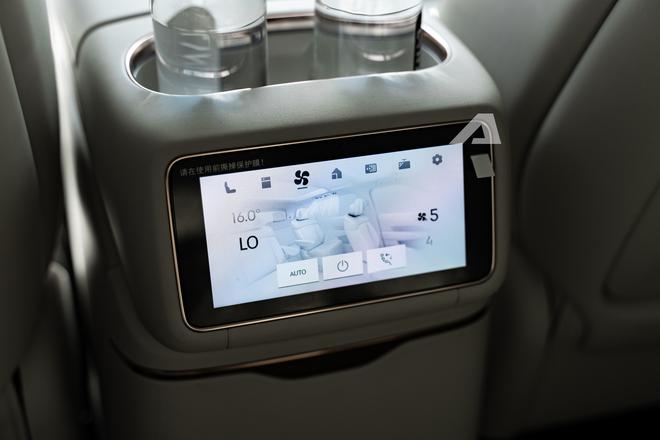 Gần 3 tỷ kh&ocirc;ng mua 'Bim, Mẹc' th&igrave; 3 SUV lớn mới ở Việt Nam n&agrave;y c&oacute; nhiều thứ hấp dẫn hơn: Động cơ khủng, to&agrave;n EV, PHEV, EREV, ngợp m&agrave;n h&igrave;nh - Ảnh 12.
