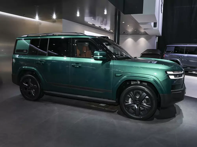 SUV hybrid BYD Ti7 lộ tin sắp về Việt Nam: Cấu hình 7 chỗ 'thách thức' Land Cruiser lẫn Defender, chạy thuần điện hơn 150 km, dự kiến mở bán trong quý III/2026 - Ảnh 1.