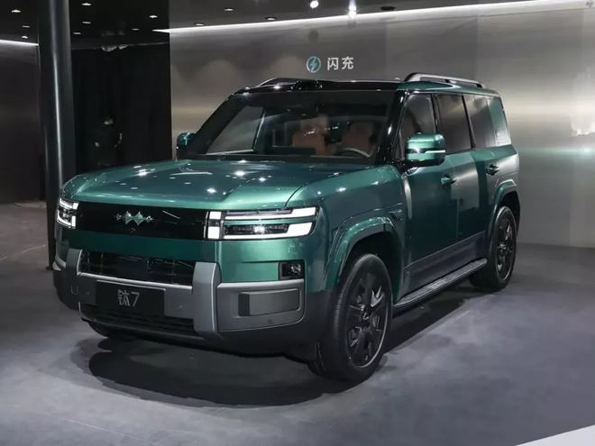 SUV hybrid BYD Ti7 lộ tin sắp về Việt Nam: Cấu hình 7 chỗ 'thách thức' Land Cruiser lẫn Defender, chạy thuần điện hơn 150 km, dự kiến mở bán trong quý III/2026 - Ảnh 2.