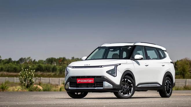 Kia Carens phi&ecirc;n bản mới về VN: Thiết kế thay đổi hợp gu người Việt, dễ c&oacute; ADAS v&agrave; phanh tay điện tử cạnh tranh Xpander - Ảnh 2.