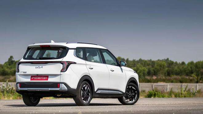 Kia Carens phi&ecirc;n bản mới về VN: Thiết kế thay đổi hợp gu người Việt, dễ c&oacute; ADAS v&agrave; phanh tay điện tử cạnh tranh Xpander - Ảnh 3.