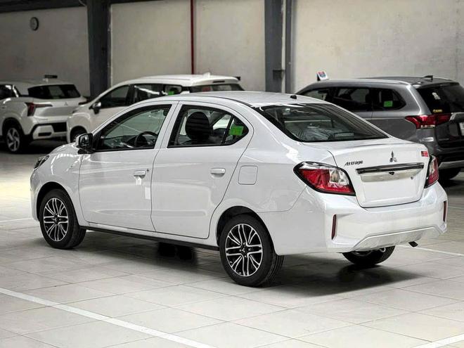 Đại l&yacute; xả kho Mitsubishi Attrage: Sedan hạng B xuống gi&aacute; ngang Grand i10, kh&ocirc;ng thoải m&aacute;i chọn phi&ecirc;n bản - Ảnh 5.