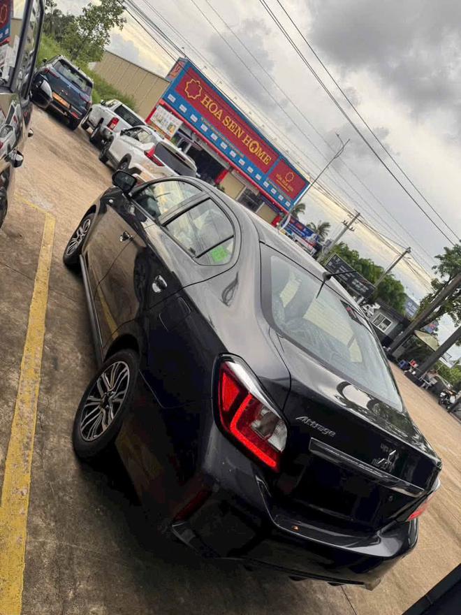 Đại l&yacute; xả kho Mitsubishi Attrage: Sedan hạng B xuống gi&aacute; ngang Grand i10, kh&ocirc;ng thoải m&aacute;i chọn phi&ecirc;n bản - Ảnh 2.