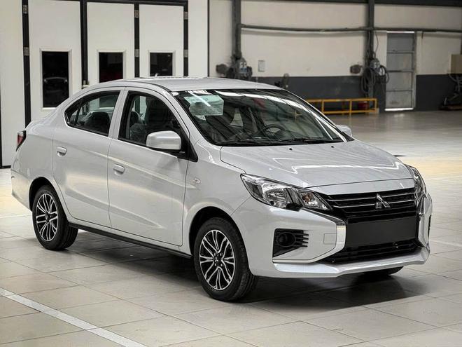 Đại l&yacute; xả kho Mitsubishi Attrage: Sedan hạng B xuống gi&aacute; ngang Grand i10, kh&ocirc;ng thoải m&aacute;i chọn phi&ecirc;n bản - Ảnh 4.