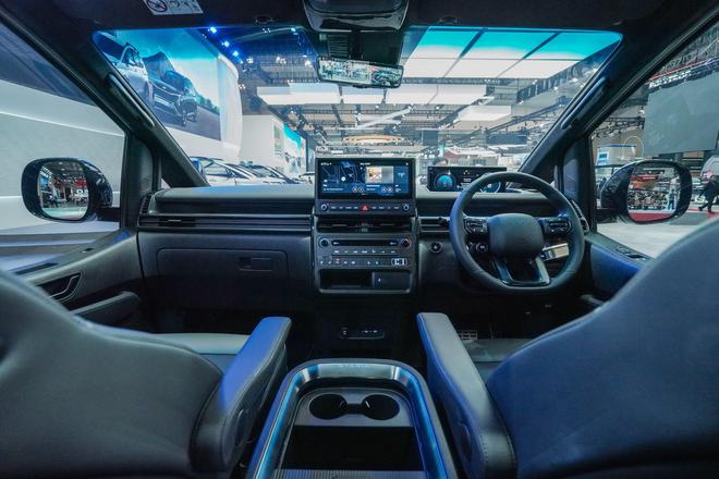 Hyundai Staria mới ra mắt gần Việt Nam: Nội thất c&oacute; ghế VIP massage, bản điện chạy 544km/sạc, c&oacute; cả t&ugrave;y chọn hybrid cạnh tranh Carnival - Ảnh 5.