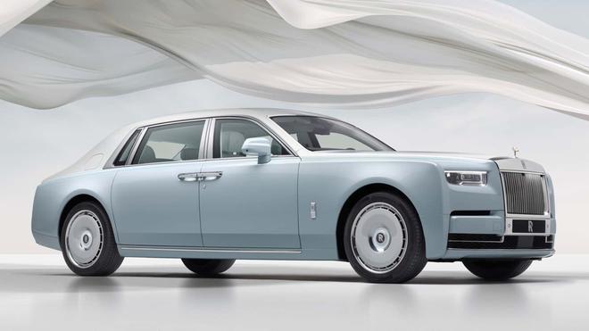 Hoa hậu Mai Phương Th&uacute;y đăng ảnh Rolls-Royce Phantom đ&uacute;ng ng&agrave;y sinh nhật: Bản giới hạn 10 chiếc to&agrave;n cầu, gi&aacute; quy đổi gần 68 tỷ đồng - Ảnh 2.