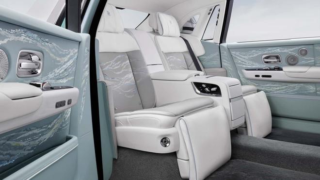 Hoa hậu Mai Phương Th&uacute;y đăng ảnh Rolls-Royce Phantom đ&uacute;ng ng&agrave;y sinh nhật: Bản giới hạn 10 chiếc to&agrave;n cầu, gi&aacute; quy đổi gần 68 tỷ đồng - Ảnh 7.