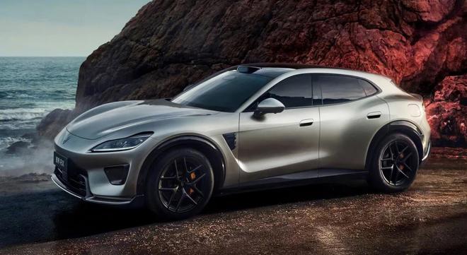 Tr&ocirc;ng rất Ferrari nhưng t&ecirc;n nghe như Lexus, chiếc xe n&agrave;y mạnh 585hp, c&oacute; thể chạy hơn 850km/sạc - Ảnh 2.