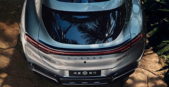 Tr&ocirc;ng rất Ferrari nhưng t&ecirc;n nghe như Lexus, chiếc xe n&agrave;y mạnh 585hp, c&oacute; thể chạy hơn 850km/sạc - Ảnh 6.