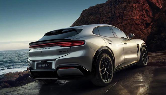 Tr&ocirc;ng rất Ferrari nhưng t&ecirc;n nghe như Lexus, chiếc xe n&agrave;y mạnh 585hp, c&oacute; thể chạy hơn 850km/sạc - Ảnh 3.