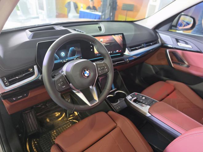 Ảnh thực tế BMW X1 2026 gi&aacute; gần 1,7 tỷ đồng vừa về Việt Nam: Thay đổi to&agrave;n diện từ ngo&agrave;i v&agrave;o trong, c&oacute; ADAS cạnh tranh Q3 - Ảnh 15.