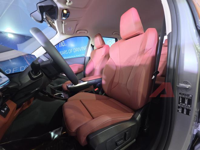 Ảnh thực tế BMW X1 2026 gi&aacute; gần 1,7 tỷ đồng vừa về Việt Nam: Thay đổi to&agrave;n diện từ ngo&agrave;i v&agrave;o trong, c&oacute; ADAS cạnh tranh Q3 - Ảnh 6.