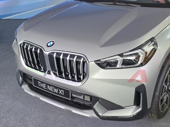 Ảnh thực tế BMW X1 2026 gi&aacute; gần 1,7 tỷ đồng vừa về Việt Nam: Thay đổi to&agrave;n diện từ ngo&agrave;i v&agrave;o trong, c&oacute; ADAS cạnh tranh Q3 - Ảnh 11.