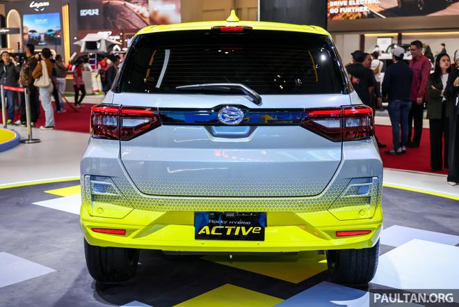 'Anh em sinh đ&ocirc;i' Toyota Raize tr&igrave;nh l&agrave;ng bản hybrid cực nổi bật: Sơn đổi m&agrave;u, thiết kế hầm hố hơn, gi&aacute; quy đổi hơn 500 triệu đồng - Ảnh 3.
