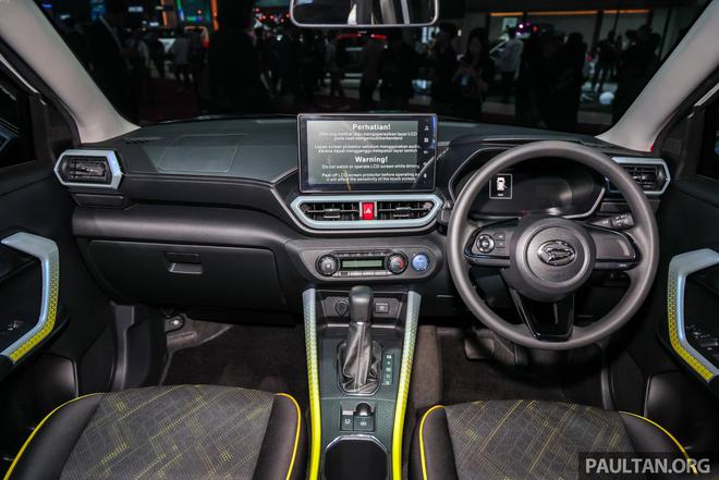 'Anh em sinh đ&ocirc;i' Toyota Raize tr&igrave;nh l&agrave;ng bản hybrid cực nổi bật: Sơn đổi m&agrave;u, thiết kế hầm hố hơn, gi&aacute; quy đổi hơn 500 triệu đồng - Ảnh 7.
