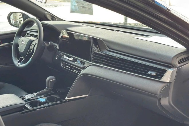 Dừng b&aacute;n từ th&aacute;ng 6, Toyota Camry bản xăng vẫn b&aacute;n được 1 xe trong th&aacute;ng 8 cho kh&aacute;ch Việt - Ảnh 3.