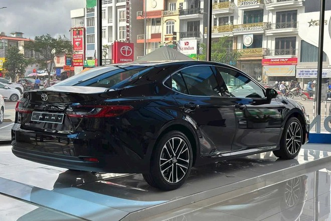 Dừng b&aacute;n từ th&aacute;ng 6, Toyota Camry bản xăng vẫn b&aacute;n được 1 xe trong th&aacute;ng 8 cho kh&aacute;ch Việt - Ảnh 2.