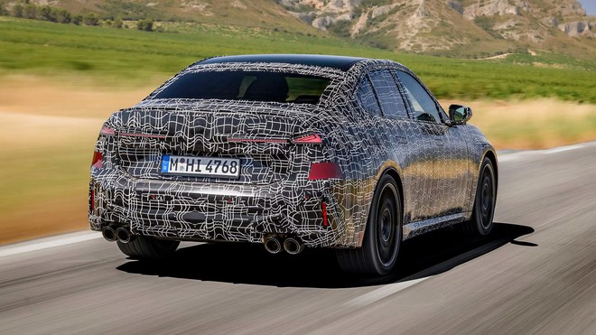 BMW 3 Series đời mới lộ diện không che trên đường: Cản sau hầm hố, kích thước lớn hơn hiện tại, động cơ hybrid tiêu chuẩn cạnh tranh C-Class - Ảnh 7.