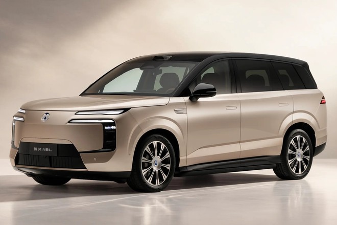 BYD c&oacute; SUV mới gi&aacute; quy đổi từ hơn 1,1 tỷ đồng: Đầy điện chạy gần 1.000km, sạc 10-97% chỉ trong 9 ph&uacute;t, phần cứng khủng hỗ trợ tự l&aacute;i - Ảnh 1.