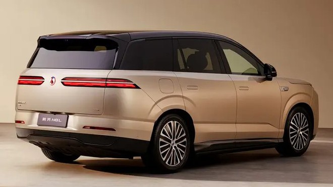 BYD c&oacute; SUV mới gi&aacute; quy đổi từ hơn 1,1 tỷ đồng: Đầy điện chạy gần 1.000km, sạc 10-97% chỉ trong 9 ph&uacute;t, phần cứng khủng hỗ trợ tự l&aacute;i - Ảnh 2.