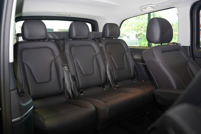 Mercedes-Benz V-Class giảm gi&aacute; kỷ lục 600 triệu tại Việt Nam: Thực tế c&ograve;n gần 2,8 tỷ đồng, bằng 2 chiếc Carnival hybrid - Ảnh 6.