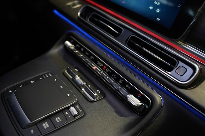 Mercedes-Benz V-Class giảm gi&aacute; kỷ lục 600 triệu tại Việt Nam: Thực tế c&ograve;n gần 2,8 tỷ đồng, bằng 2 chiếc Carnival hybrid - Ảnh 9.