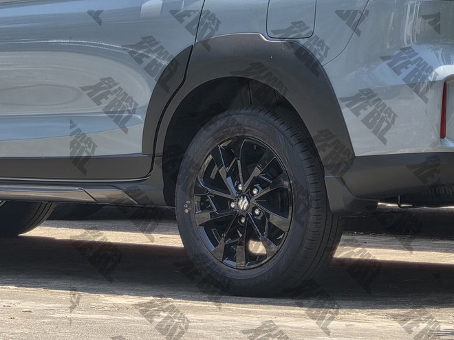Suzuki XL7 Hybrid mới sắp v&agrave;o Việt Nam lộ th&ocirc;ng số: Hai phi&ecirc;n bản, ăn xăng &iacute;t hơn, m&agrave;n n&acirc;ng cấp - Ảnh 4.