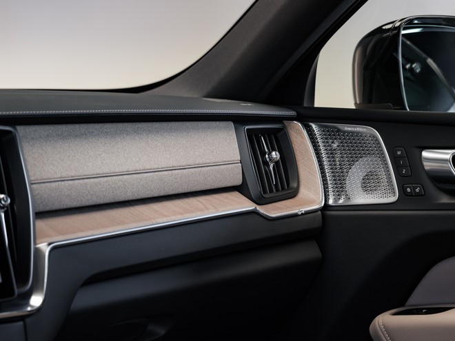 Volvo XC60 nâng cấp lớn: Đèn mới, thêm tính năng ADAS, chạy 126km không cần xăng - Ảnh 15.