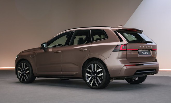Volvo XC60 nâng cấp lớn: Đèn mới, thêm tính năng ADAS, chạy 126km không cần xăng - Ảnh 8.