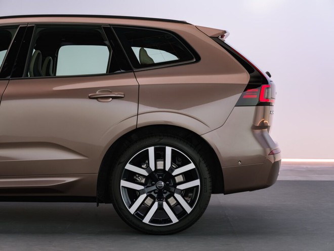 Volvo XC60 nâng cấp lớn: Đèn mới, thêm tính năng ADAS, chạy 126km không cần xăng - Ảnh 11.
