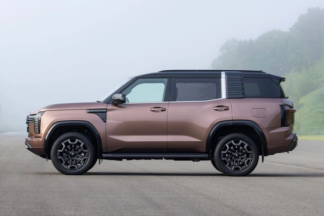 Mitsubishi Pajero thế hệ mới ra mắt: Khung gầm rời, 2 màn lớn, máy dầu 2.4L, có thể thêm hybrid cạnh tranh Land Cruiser, lắp ở gần Việt Nam - Ảnh 7.
