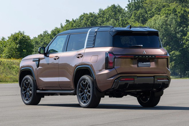 Mitsubishi Pajero thế hệ mới ra mắt: Khung gầm rời, 2 màn lớn, máy dầu 2.4L, có thể thêm hybrid cạnh tranh Land Cruiser, lắp ở gần Việt Nam - Ảnh 6.