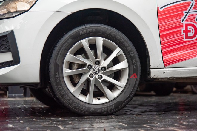 Skoda Slavia giảm gi&aacute; 'kịch s&agrave;n' c&ograve;n 380 triệu đồng tại đại l&yacute;: Xe ch&acirc;u &Acirc;u rẻ hơn cả Vios, Accent - Ảnh 13.