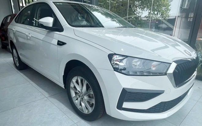 Skoda Slavia giảm gi&aacute; 'kịch s&agrave;n' c&ograve;n 380 triệu đồng tại đại l&yacute;: Xe ch&acirc;u &Acirc;u rẻ hơn cả Vios, Accent - Ảnh 2.