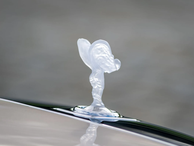 Ngắm Rolls-Royce Phantom Hummingbird: Độc bản đầu ti&ecirc;n d&ugrave;ng chất liệu vỏ b&agrave;o ngư, chủ nh&acirc;n mua xe để tặng 'n&oacute;c nh&agrave;' - Ảnh 11.
