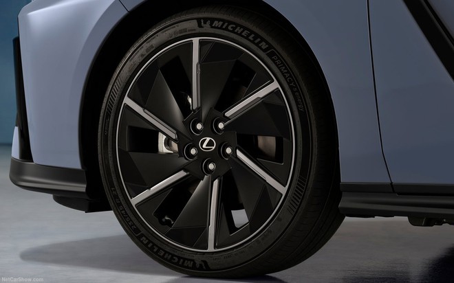 Xe điện Lexus đầu ti&ecirc;n Việt Nam lộ diện: Gi&aacute; dự kiến gần 3 tỷ đồng, chạy hơn 440km/sạc, cắm nhanh nửa tiếng đầy 10-80% pin - Ảnh 9.