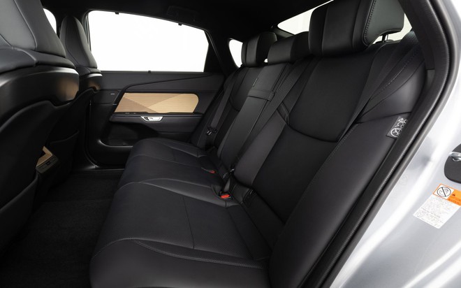 Xe điện Lexus đầu ti&ecirc;n Việt Nam lộ diện: Gi&aacute; dự kiến gần 3 tỷ đồng, chạy hơn 440km/sạc, cắm nhanh nửa tiếng đầy 10-80% pin - Ảnh 16.