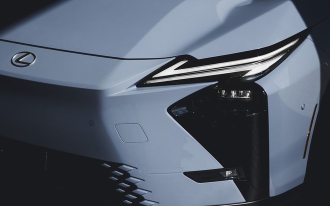 Xe điện Lexus đầu ti&ecirc;n Việt Nam lộ diện: Gi&aacute; dự kiến gần 3 tỷ đồng, chạy hơn 440km/sạc, cắm nhanh nửa tiếng đầy 10-80% pin - Ảnh 7.
