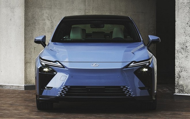 Xe điện Lexus đầu ti&ecirc;n Việt Nam lộ diện: Gi&aacute; dự kiến gần 3 tỷ đồng, chạy hơn 440km/sạc, cắm nhanh nửa tiếng đầy 10-80% pin - Ảnh 11.