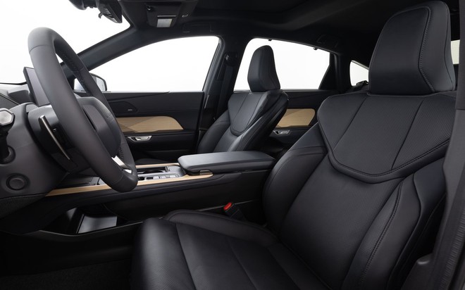 Xe điện Lexus đầu ti&ecirc;n Việt Nam lộ diện: Gi&aacute; dự kiến gần 3 tỷ đồng, chạy hơn 440km/sạc, cắm nhanh nửa tiếng đầy 10-80% pin - Ảnh 15.