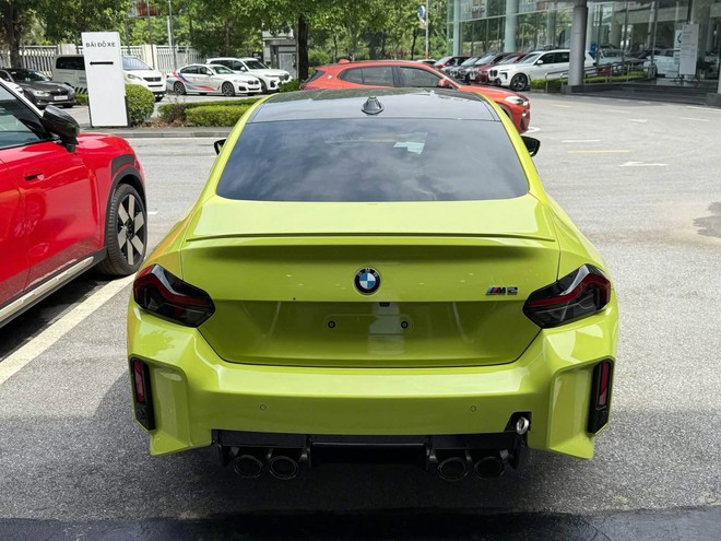 BMW M2 lộ th&ocirc;ng số c&ugrave;ng gi&aacute; dự kiến từ 4,099 tỷ tại Việt Nam: Động cơ 480hp, c&oacute; t&ugrave;y chọn số s&agrave;n, ri&ecirc;ng g&oacute;i hiệu năng cao gi&aacute; đ&atilde; hơn 1,2 tỷ đồng - Ảnh 5.