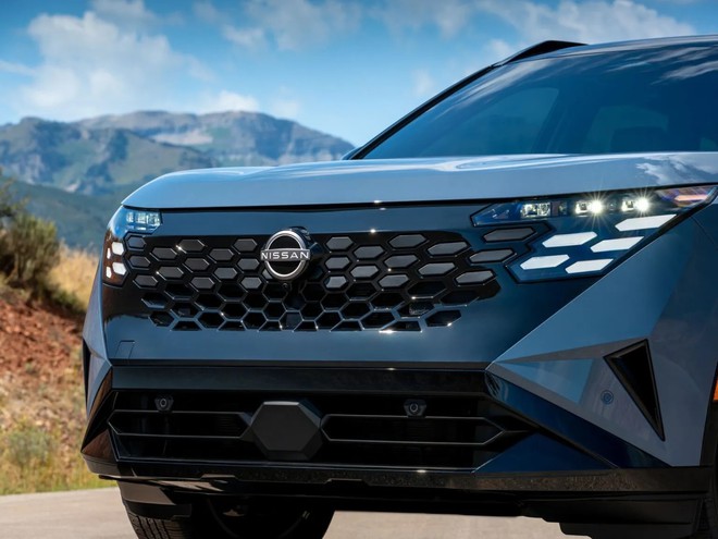 Nissan X-Trail đời mới có giá quy đổi từ hơn 920 triệu đồng: Chung gầm Outlander nhưng thiết kế khác hẳn, động cơ hybrid hỗn hợp chỉ tốn 6,2L/100km - Ảnh 3.